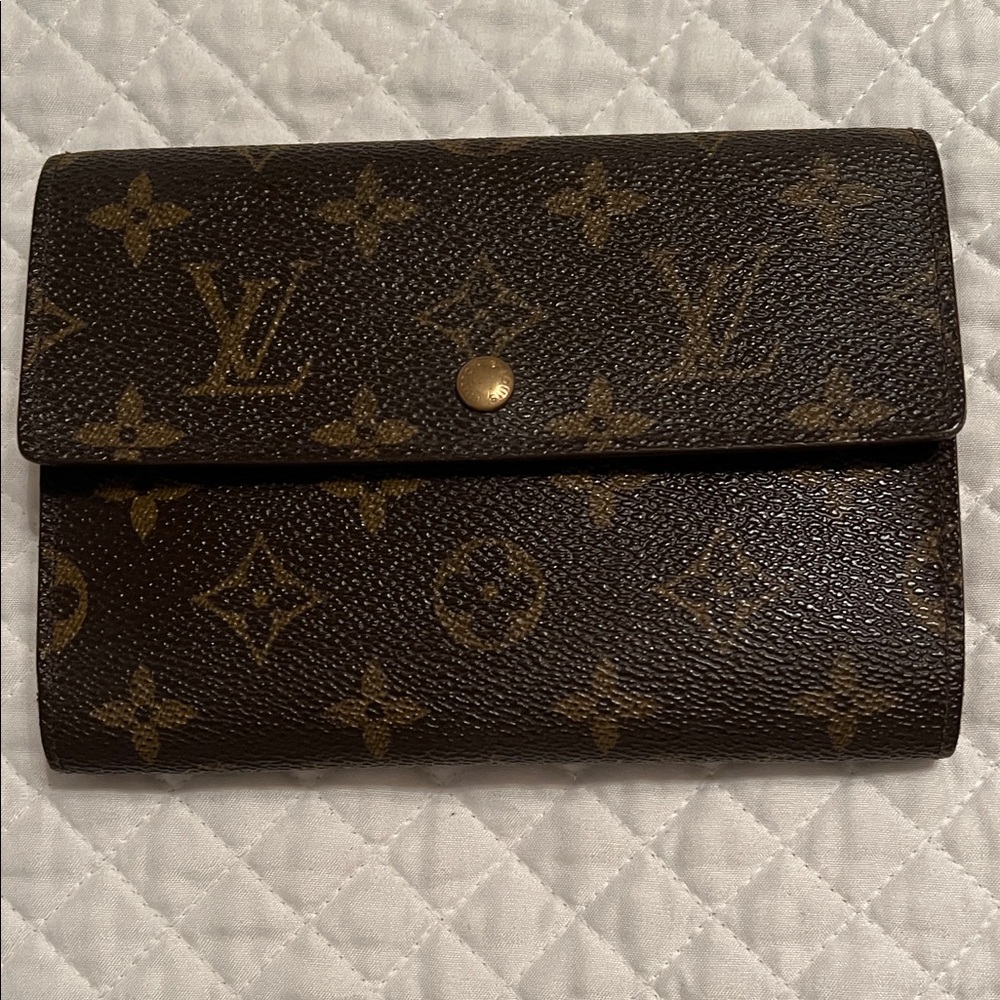 LV wallet. - Picture 7 of 7